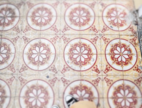 ベトナム｜博物館の床タイル