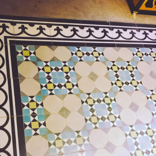 ベトナム｜博物館の床タイル